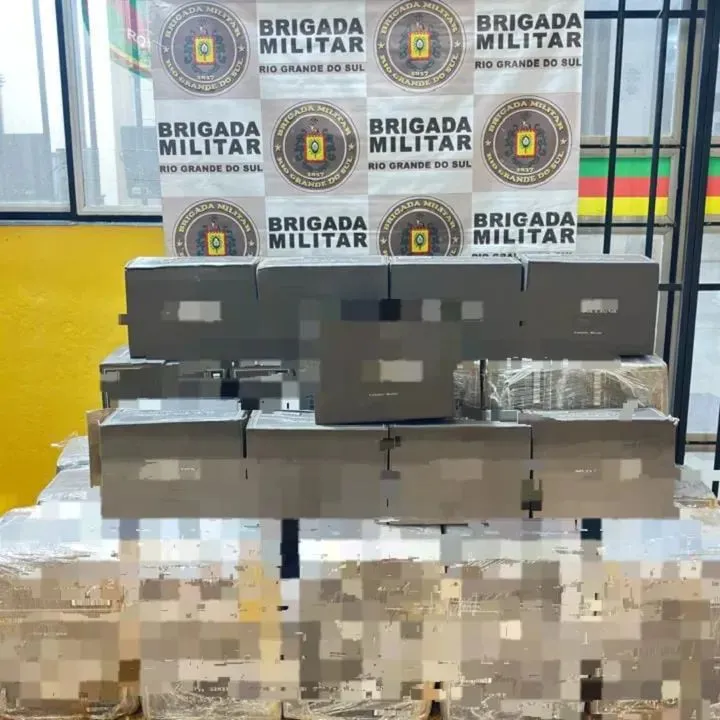 Brigada Militar apreende veículo com 432 garrafas de vinho na ERS-571