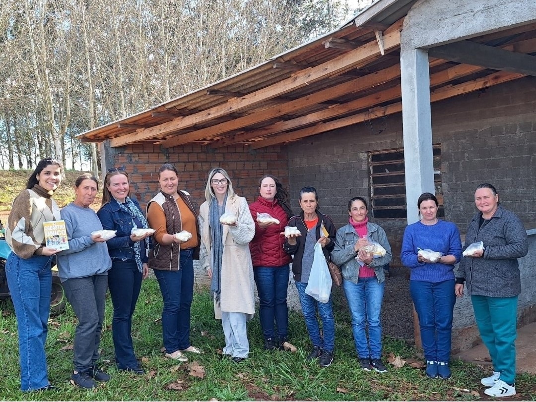 Mulheres do Assentamento 19 de Abril se reúnem em roda de conversa, trocam experiências e fortalecem vínculos com apoio da Emater e SEHAS.