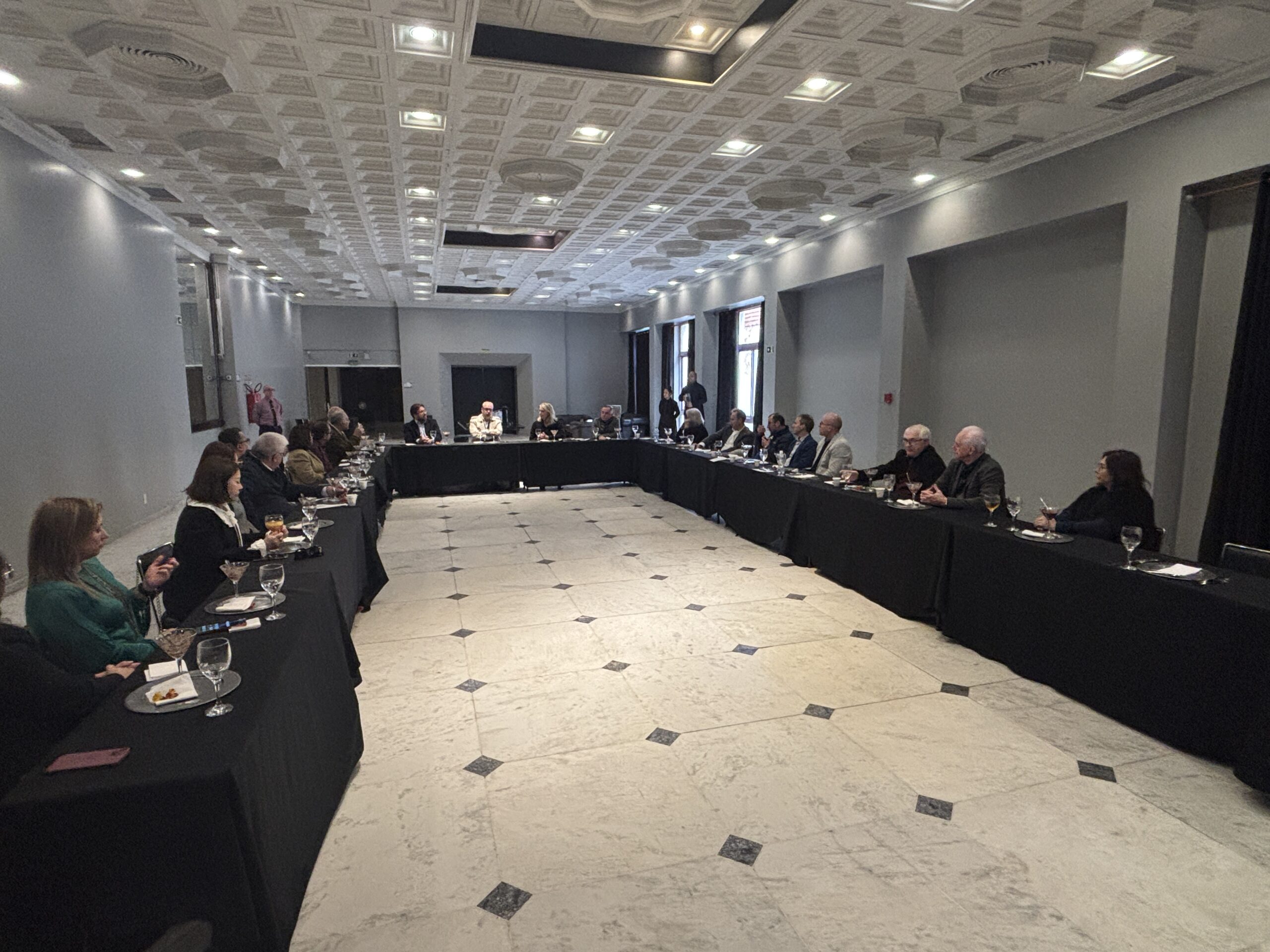 Encontro entre ADI Multimídia e Cremers debate aproximação entre as entidades