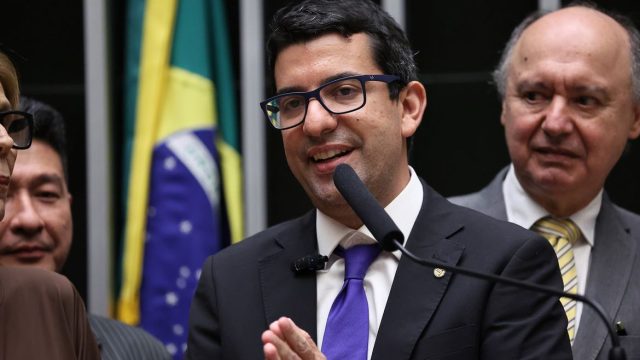 PF mira deputado do RJ e fraudes em contratos de R$ 200 milhões 